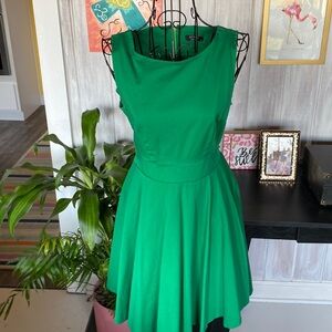 Green sleeveless stretch material kelly green Sz Medium Perfect for costume use
